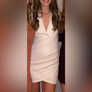 Size S, Lulu’s White V-neck dress. Worn only twice!